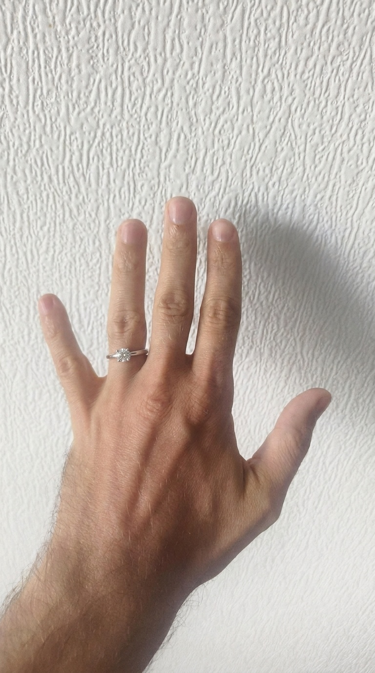 Помолвочное кольцо с бриллиантом 0.3 ct.