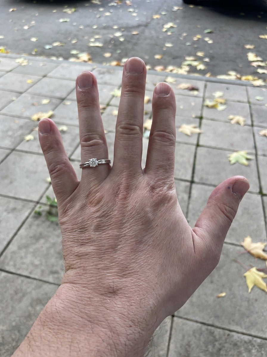 Помолвочное кольцо с бриллиантом 0.3 ct.