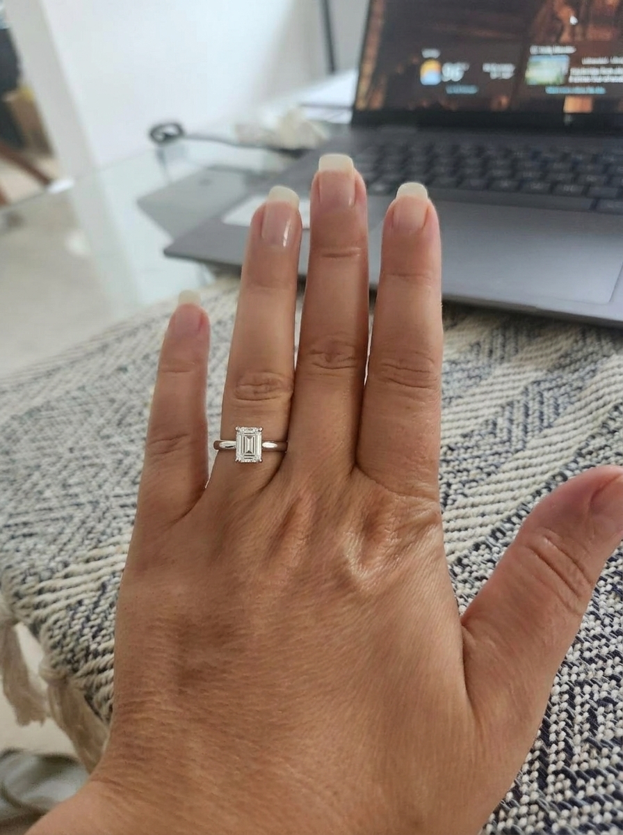 Кольцо с бриллиантом 0.5 ct. в огранке «Эмеральд»