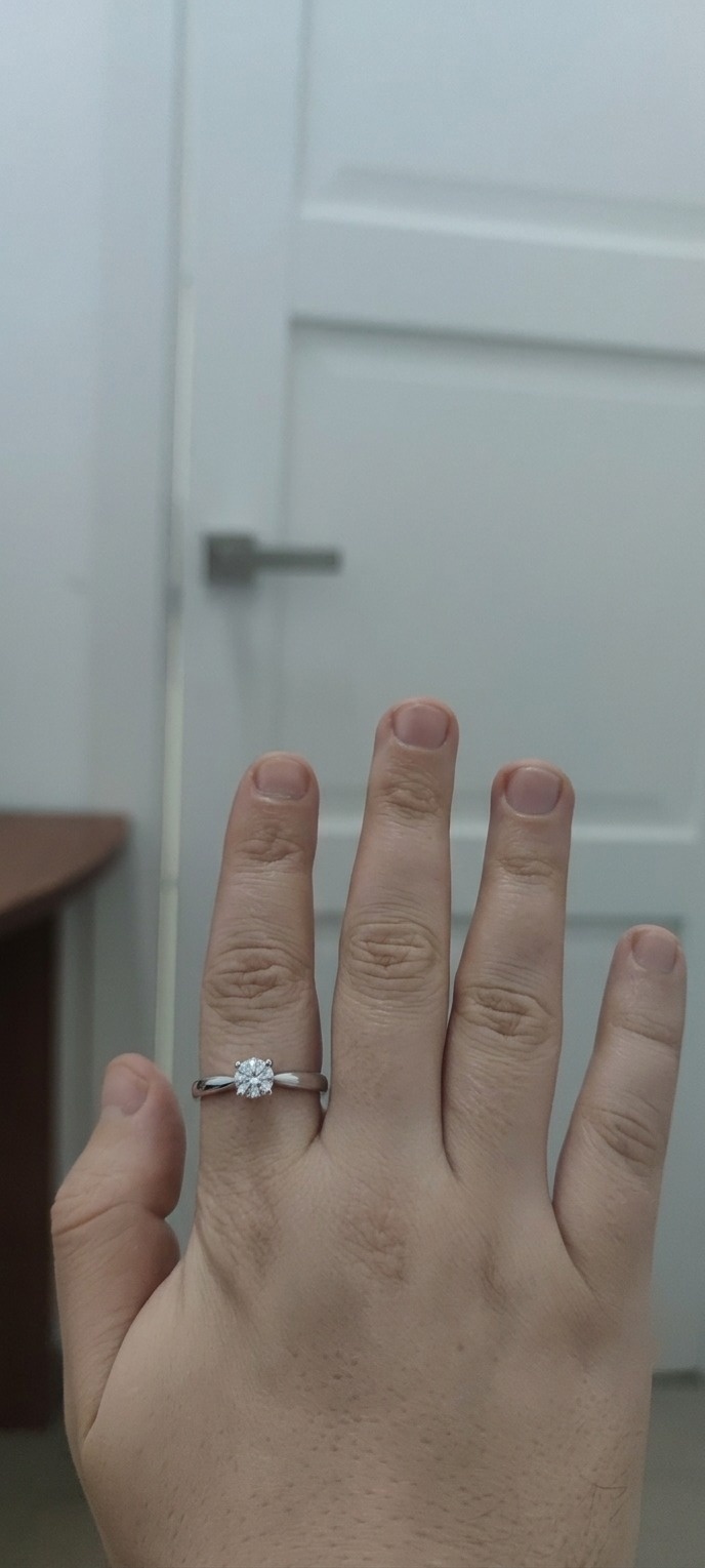 Помолвочное кольцо с бриллиантом 0.3 ct.