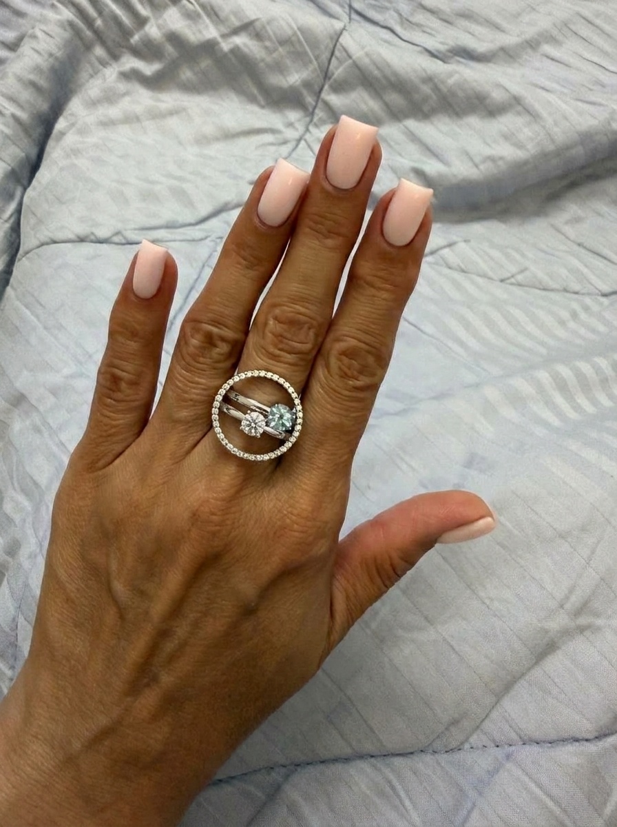 Помолвочное кольцо с бриллиантом 0.3 ct.
