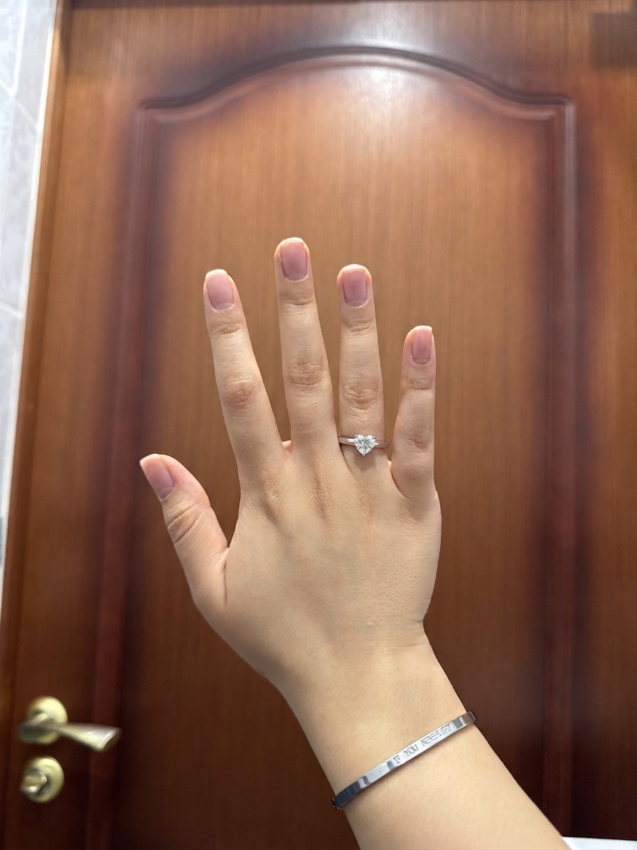 Кольцо с бриллиантом 0.3 ct. в огранке «Сердце»