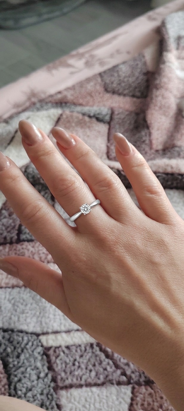 Помолвочное кольцо с бриллиантом 0.3 ct.