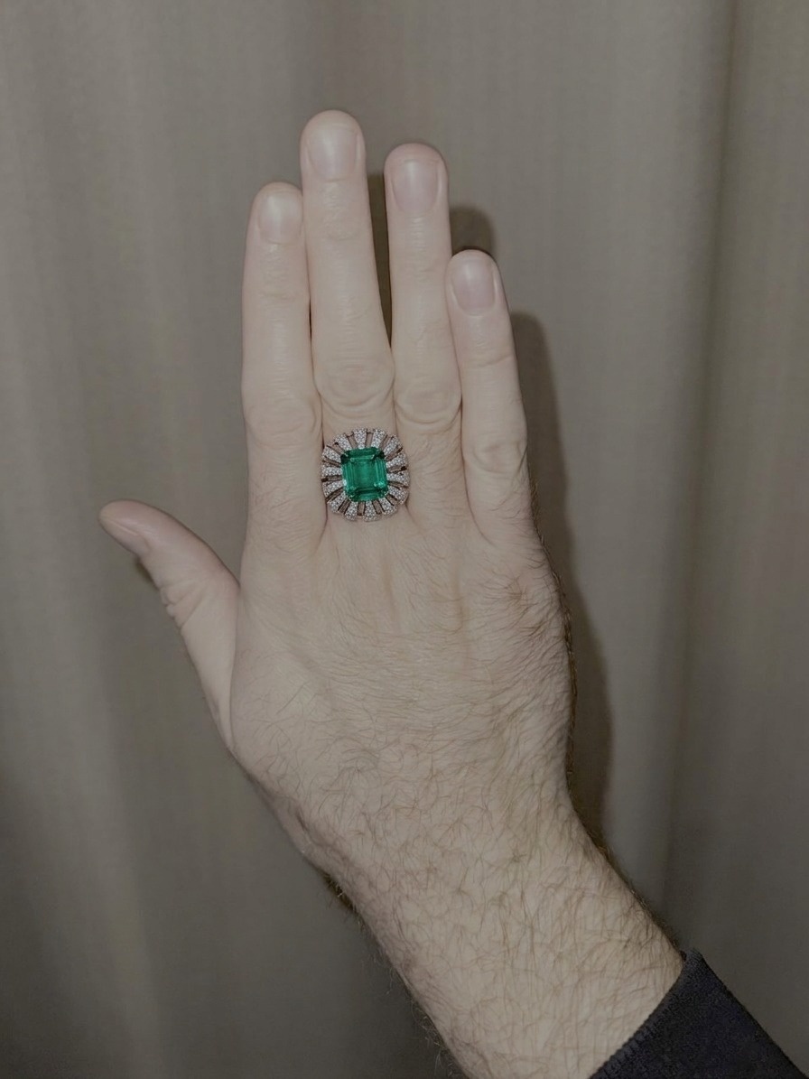 Дизайнерское кольцо с бриллиантами и изумрудом 12 ct.