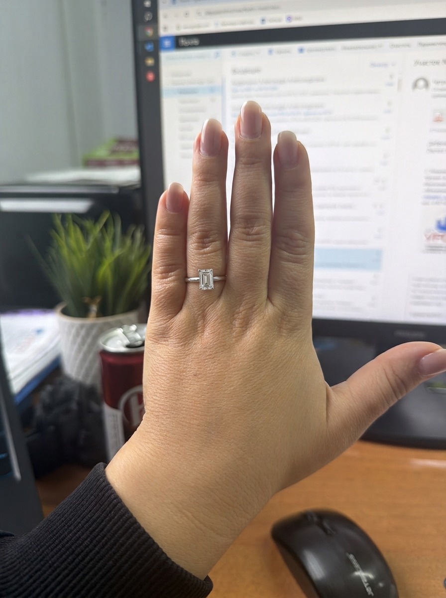Кольцо с бриллиантом 0.5 ct. в огранке «Эмеральд»