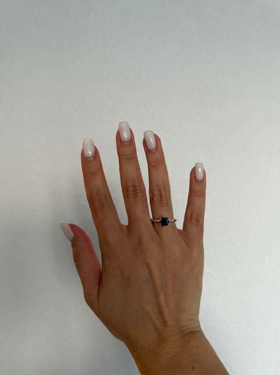 Помолвочное кольцо с черным бриллиантом 0.3 ct.