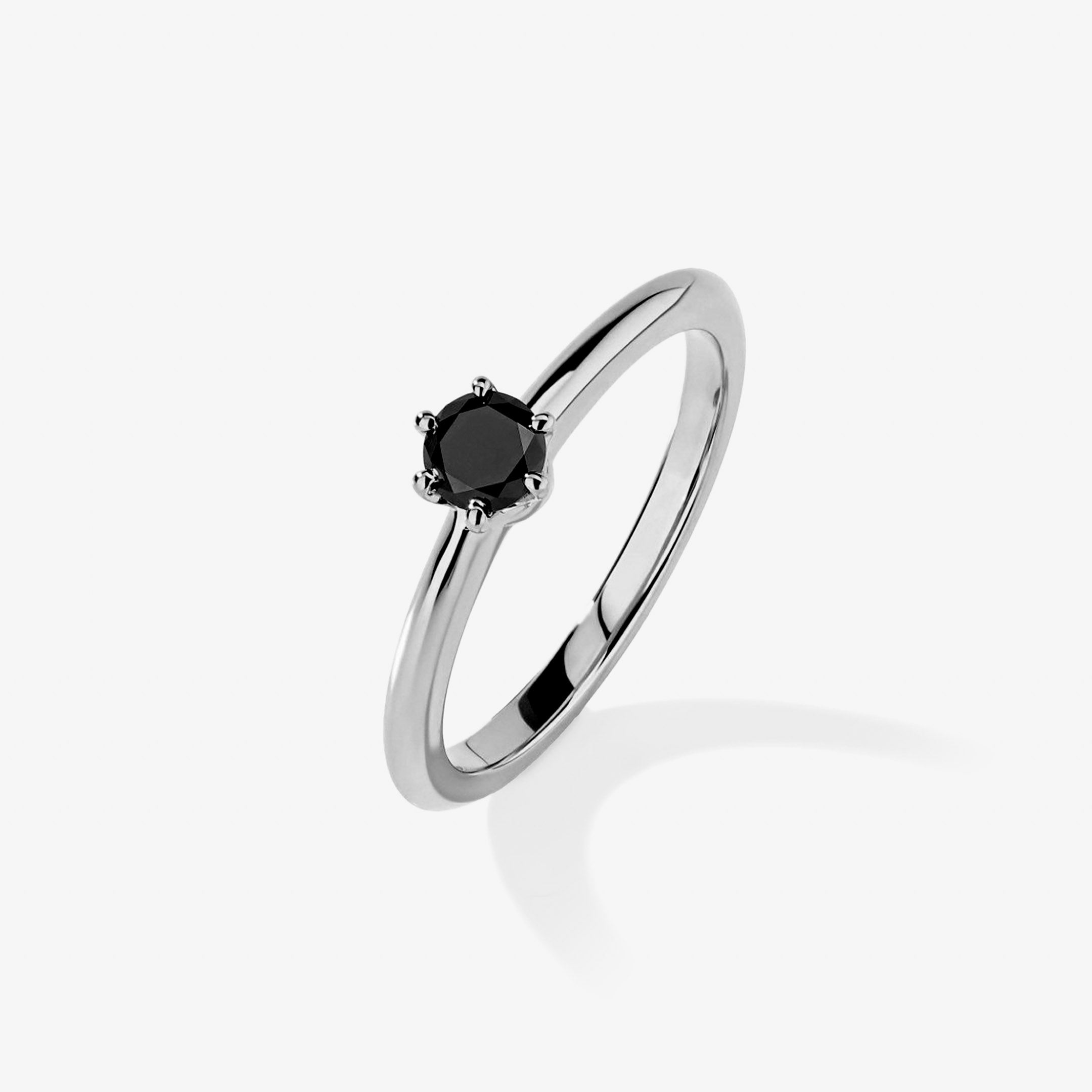 Помолвочное кольцо с черным бриллиантом 0.3 ct.